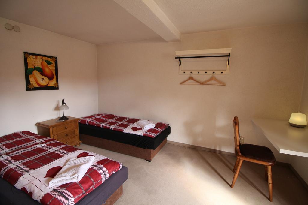 Hotel Erfurter Kreuz Kirchheim  Extérieur photo