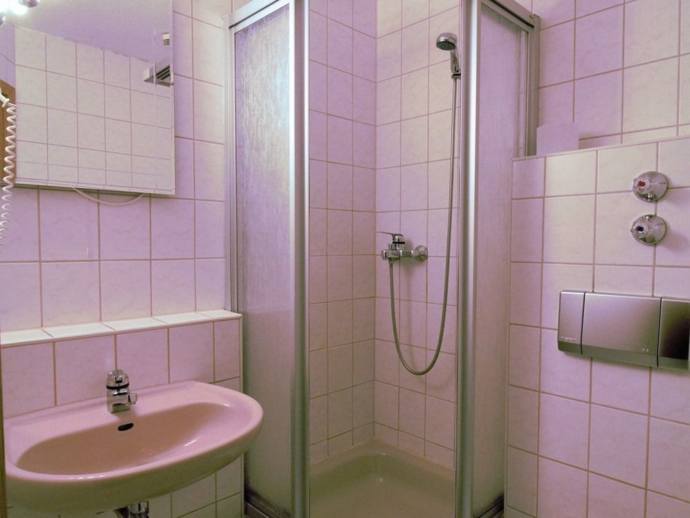 Hotel Erfurter Kreuz Kirchheim  Extérieur photo