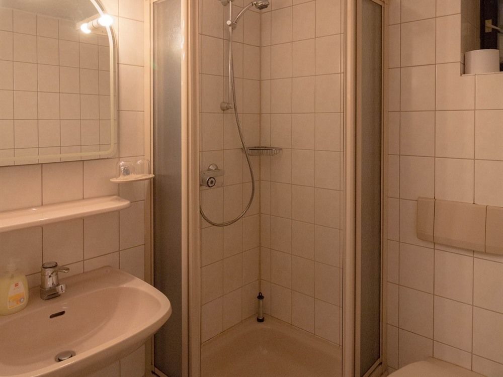 Hotel Erfurter Kreuz Kirchheim  Extérieur photo